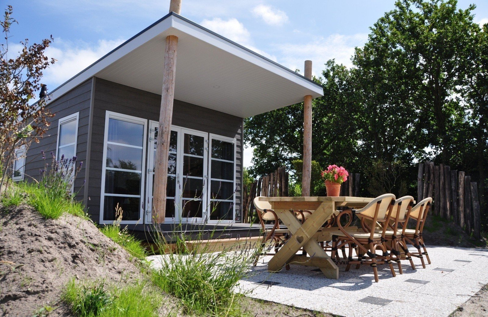 Buitenkant beachlodge 2 camping tempelhof