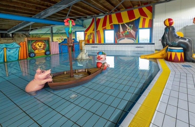 Camping met zwembad aan de kust