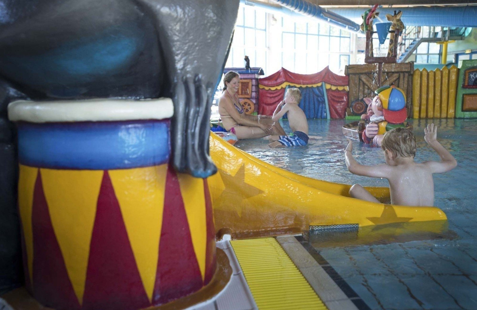 Zwembad op camping tempelhof